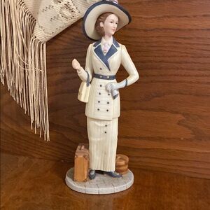 Home Interiors Cream and Blue Figurine